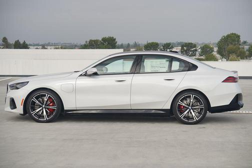 2026 BMW 550e 550e xDrive