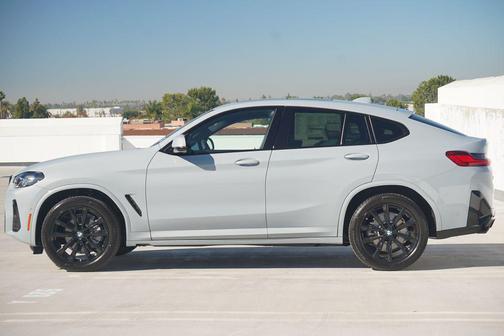 2025 BMW X4 xDrive30i