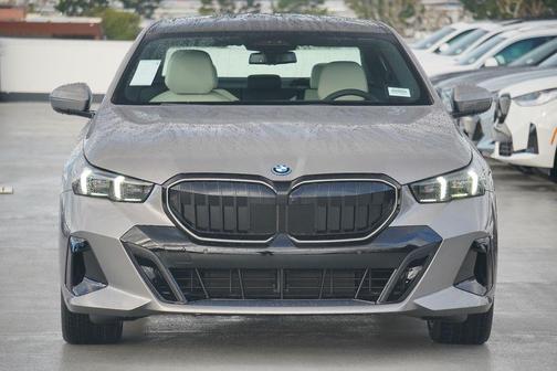 2026 BMW 550e xDrive