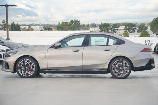 2026 BMW 550e xDrive