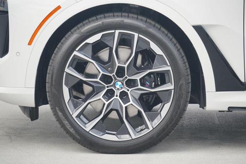 2026 BMW X7 M60i