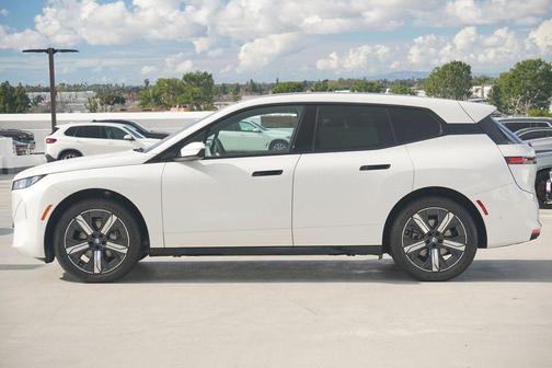 2026 BMW iX xDrive45