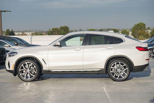 2025 BMW X4 xDrive30i