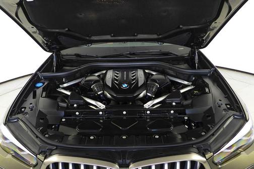 2023 BMW X6 M50i