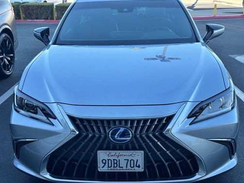 2022 Lexus ES 300h Base