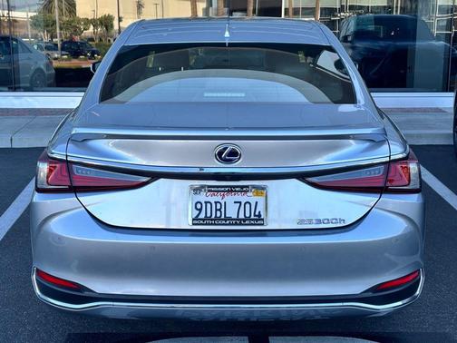 2022 Lexus ES 300h Base