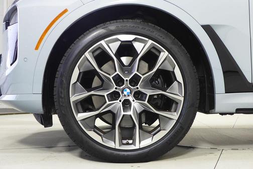 2024 BMW X7 M60i