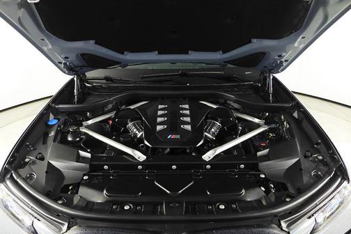 2024 BMW X7 M60i