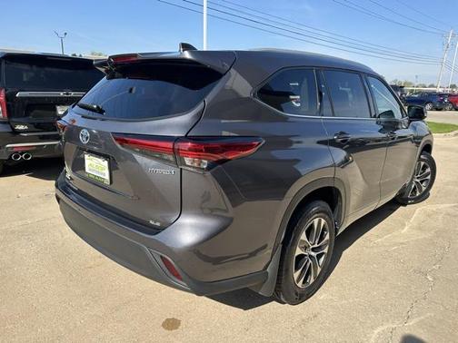2022 Toyota Highlander Hybrid XLE