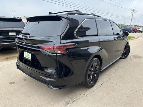 2021 Toyota Sienna XSE 7 Passenger