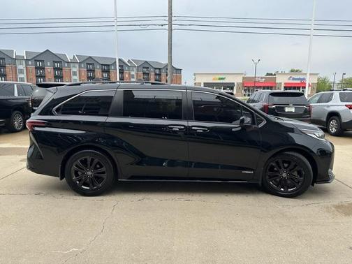2021 Toyota Sienna XSE 7 Passenger