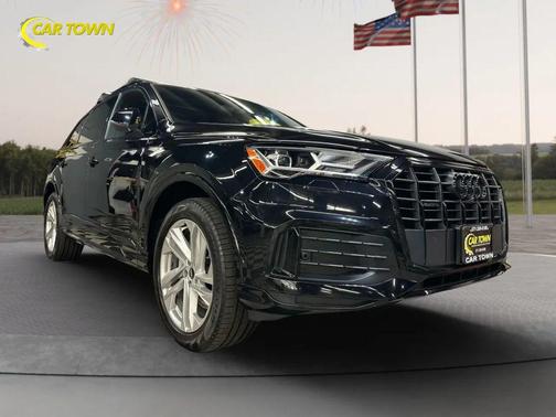 2021 Audi Q7 45 Premium Plus