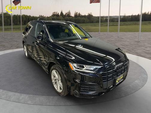 2021 Audi Q7 45 Premium Plus