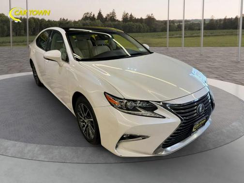 Eminent White Pearl 2017 Lexus ES 350 Base