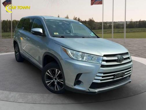 Celestial Silver Metallic 2019 Toyota Highlander LE