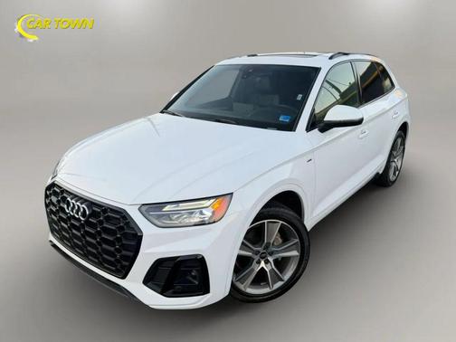 White 2025 Audi Q5 45 S line Premium