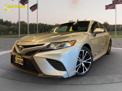 Celestial Silver Metallic 2019 Toyota Camry SE