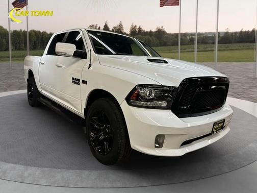 2018 RAM 1500 Night Crew Cab 4x4 5'7' Box
