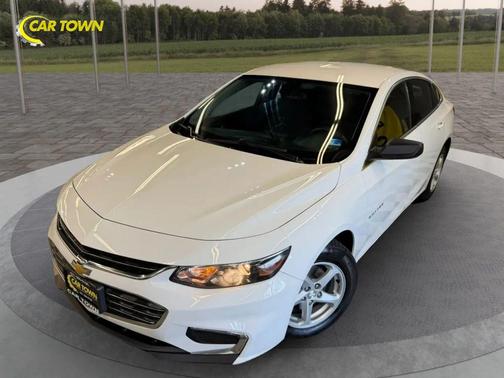 White 2017 Chevrolet Malibu 1LS