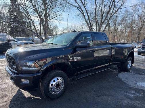 2018 RAM 3500 Laramie Crew Cab 4x4 8' Box