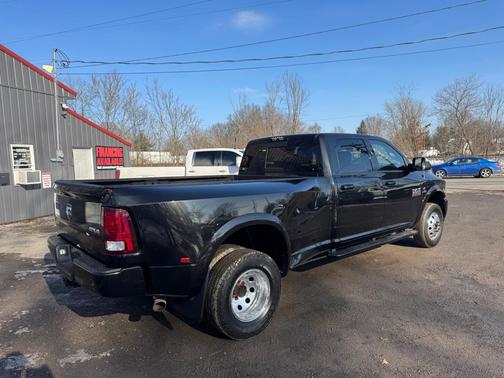 2018 RAM 3500 Laramie Crew Cab 4x4 8' Box
