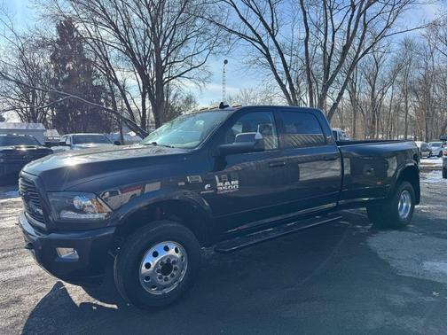 2018 RAM 3500 Laramie Crew Cab 4x4 8' Box