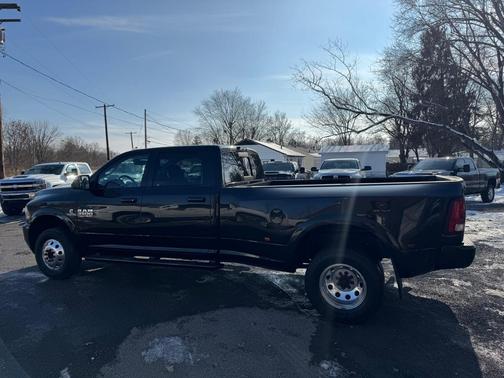 2018 RAM 3500 Laramie Crew Cab 4x4 8' Box