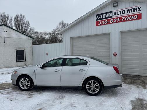 2010 Lincoln MKS Base