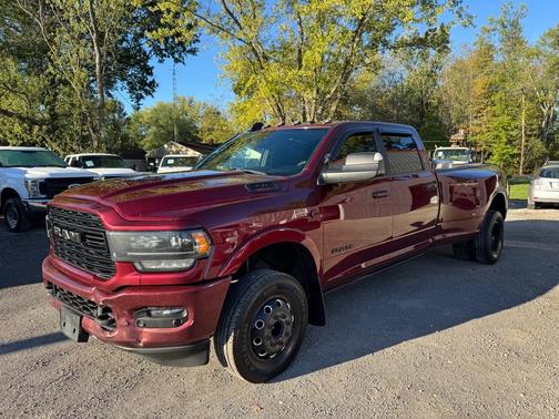 2022 RAM 3500 Limited Crew Cab 4x4 8' Box