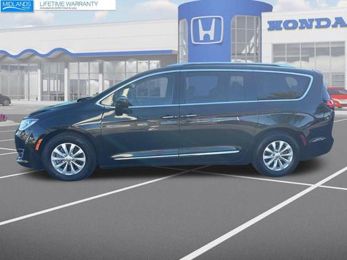 2018 Chrysler Pacifica Touring-L