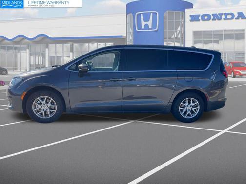 2021 Chrysler Voyager LX