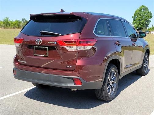 Photo 3 of 52 of 2019 Toyota Highlander XLE