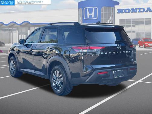 2024 Nissan Pathfinder SV FWD