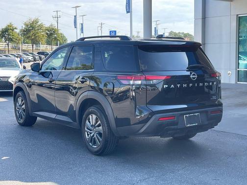 2024 Nissan Pathfinder SV FWD