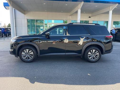 2024 Nissan Pathfinder SV FWD