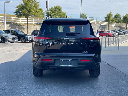2024 Nissan Pathfinder SV FWD