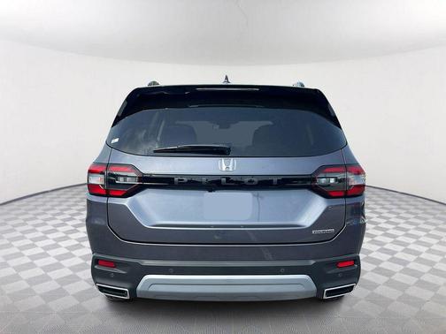 2025 Honda Pilot Touring 8-Passenger