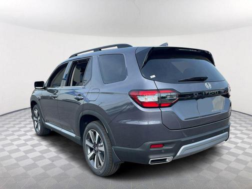 2025 Honda Pilot Touring 8-Passenger