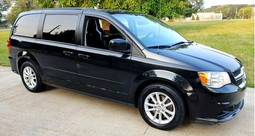 Brilliant Black Crystal Pearlcoat 2016 Dodge Grand Caravan SXT