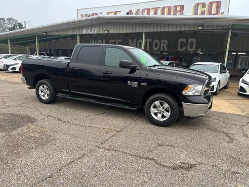 2019 RAM 1500 SLT