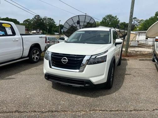White 2025 Nissan Pathfinder SV 4WD