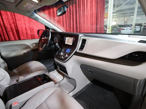 2017 Toyota Sienna 