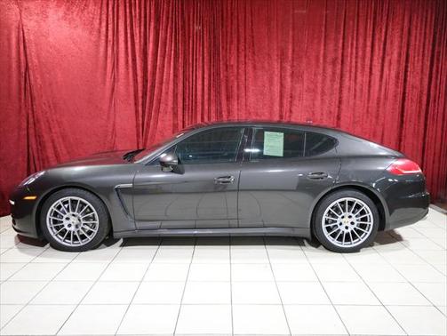 2016 Porsche Panamera 4 Edition