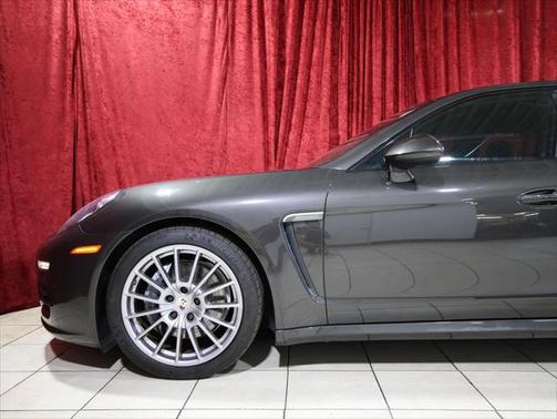2016 Porsche Panamera 4 Edition