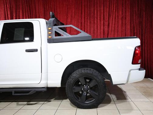 Brilliant Black Crystal Pearlcoat 2018 RAM 1500 Express