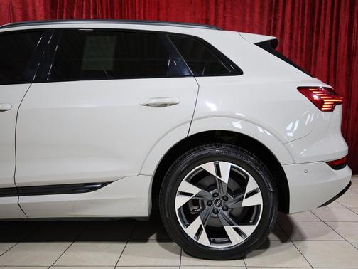 2021 Audi e-tron Premium