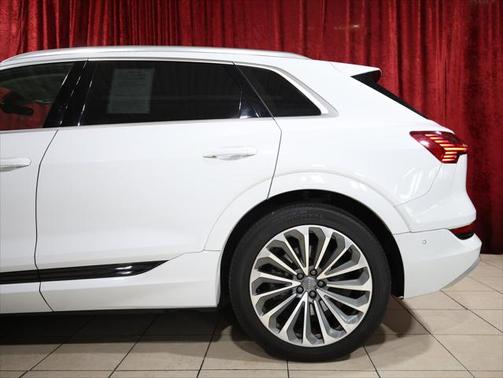 2019 Audi e-tron Premium Plus