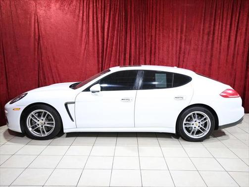 2016 Porsche Panamera 4 Edition