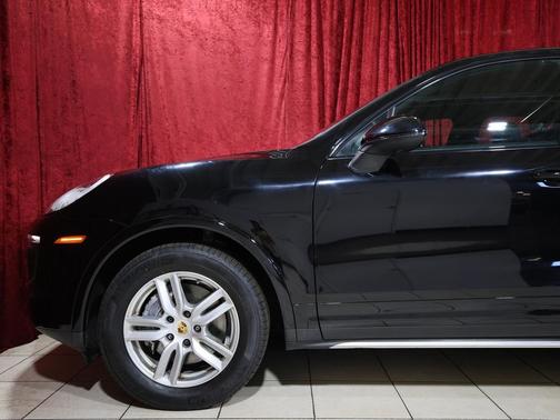 2017 Porsche Cayenne Platinum Edition