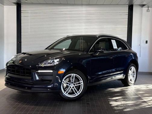 Night Blue Metallic 2022 Porsche Macan